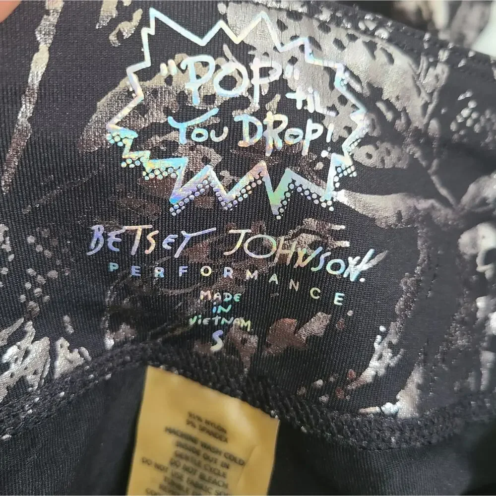 Betsey Johnson  Black And Silver Foil Print Capri Leggings NWT Small